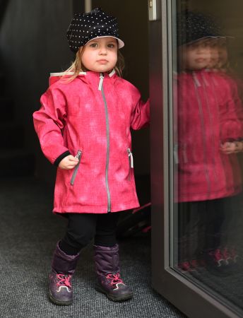 růžová softshellová bunda s kapucí - 3-5 let
