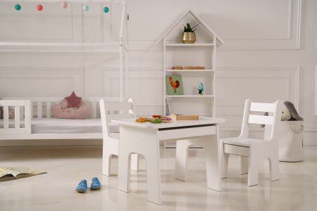 Dětský stolek a dvě židličky s šuplíčky v bílém odstínu