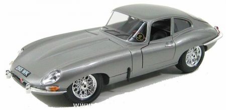 BBURAGO - 1:18 Jaguar E Coupe Metalic Silver